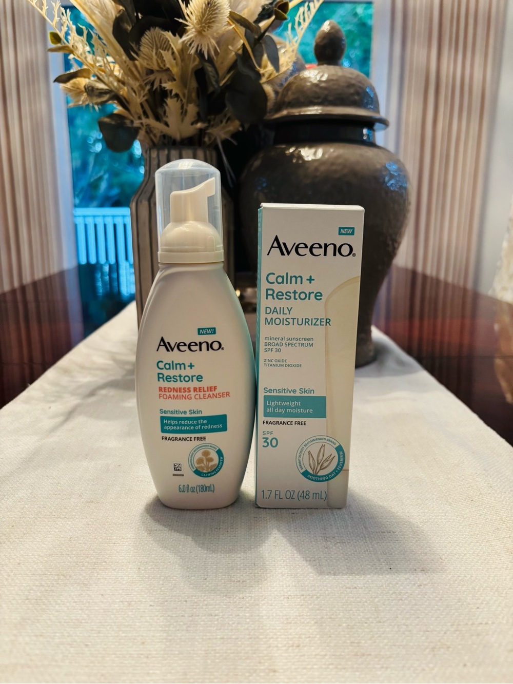 Aveeno Calm + Restore Daily Moisturizer SPF 30 — White and Teal